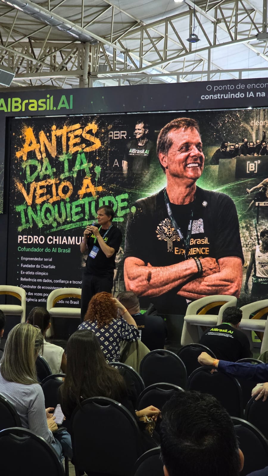 Pedro Chiamulera no palco do AI Brasil